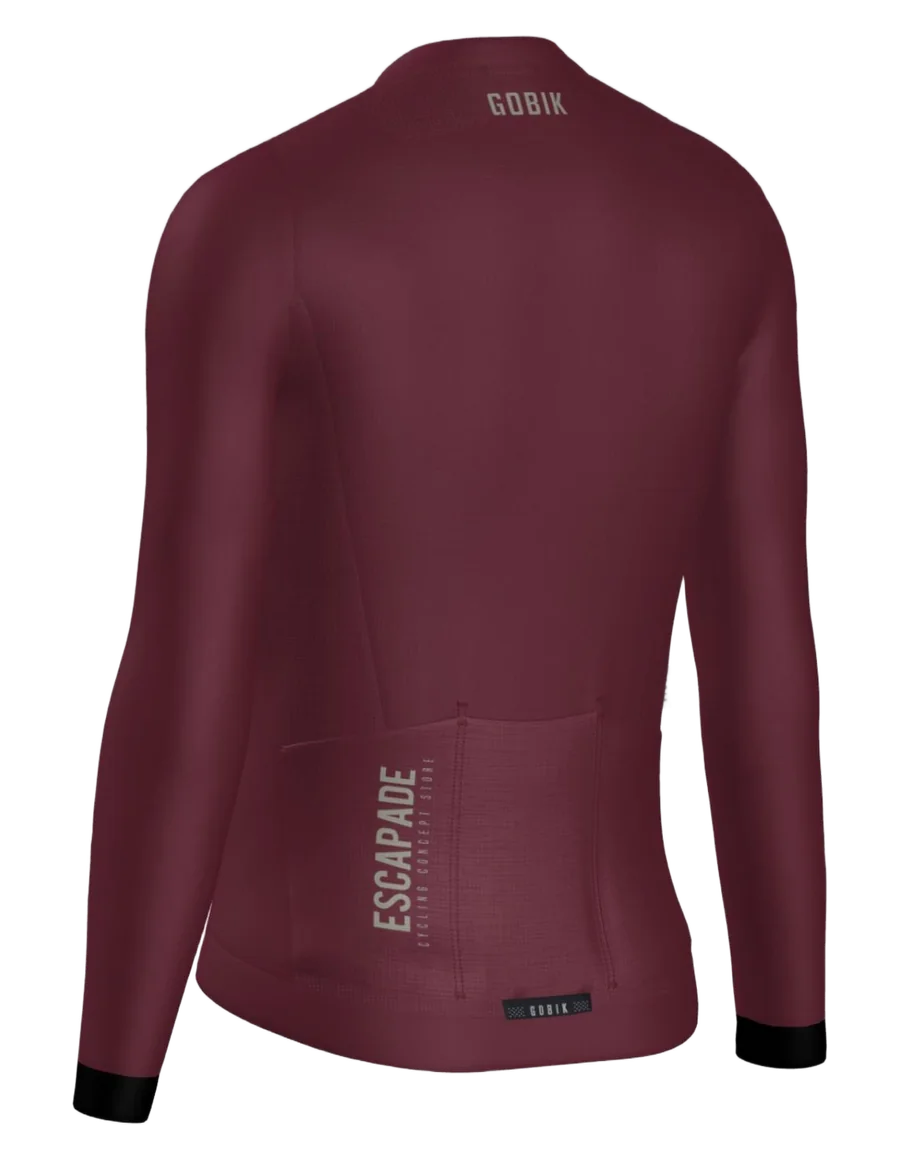 Maillot Escapade vu de dos, avec ESCAPADE sur la poche arrière
